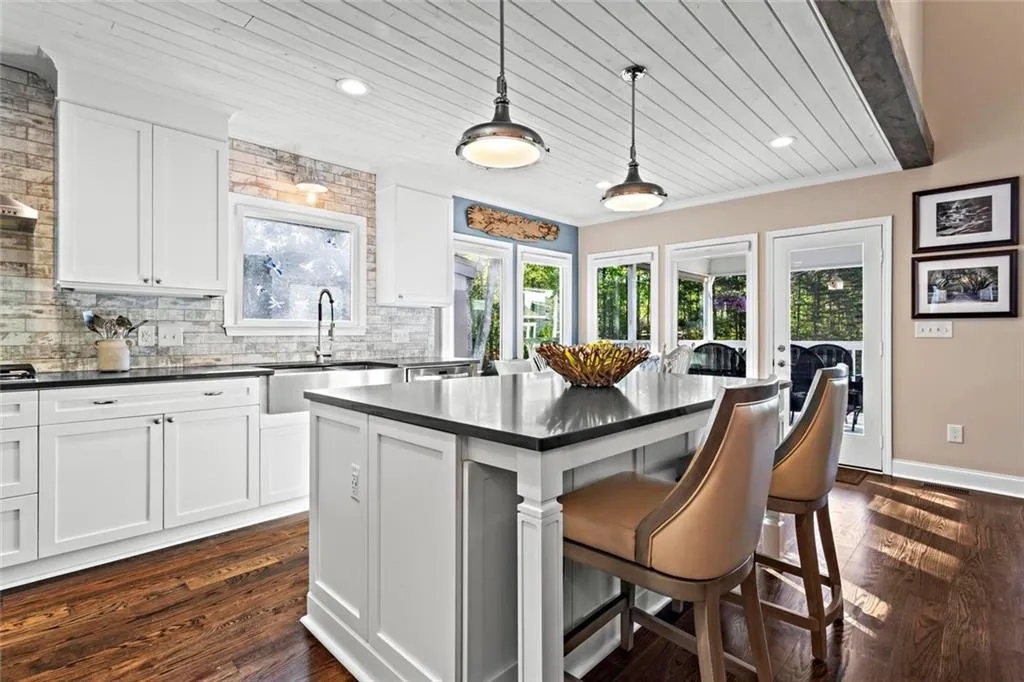 Alpharetta, Georgia 30005, United States, 4 Bedrooms Bedrooms, ,4 BathroomsBathrooms,Residential,Pending,107860