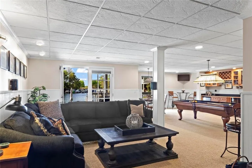 Alpharetta, Georgia 30005, United States, 4 Bedrooms Bedrooms, ,4 BathroomsBathrooms,Residential,Pending,107860