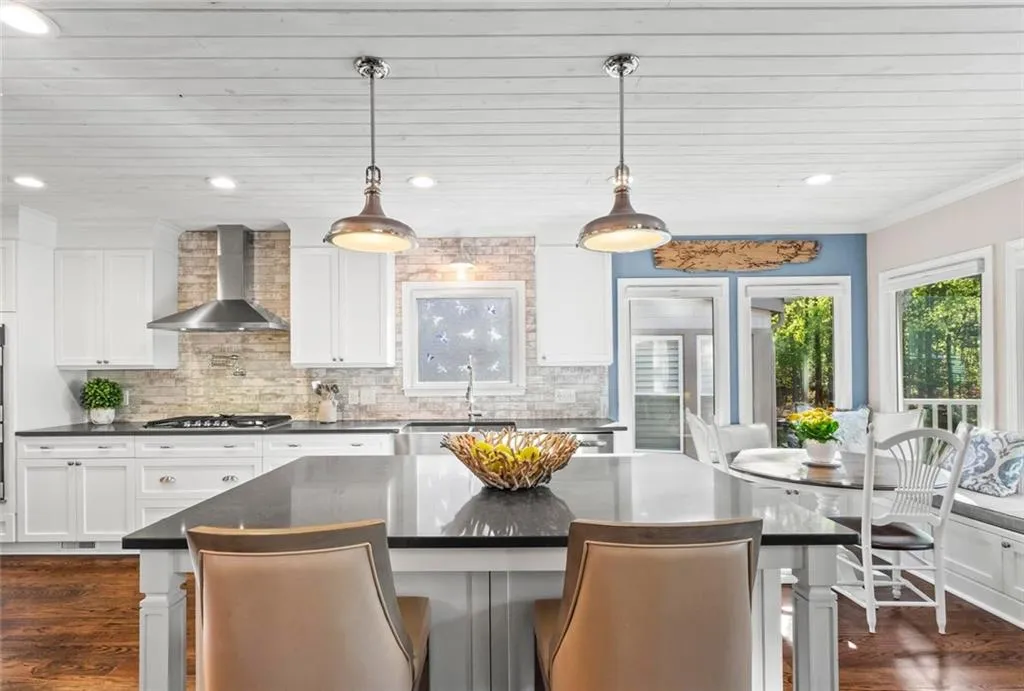 Alpharetta, Georgia 30005, United States, 4 Bedrooms Bedrooms, ,4 BathroomsBathrooms,Residential,Pending,107860