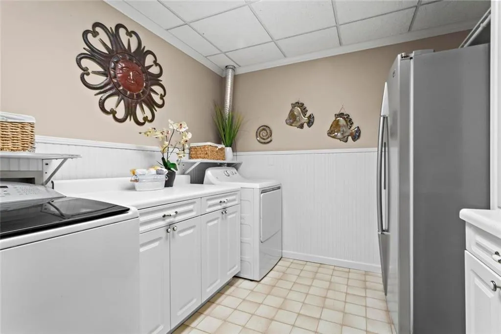 Alpharetta, Georgia 30005, United States, 4 Bedrooms Bedrooms, ,4 BathroomsBathrooms,Residential,Pending,107860