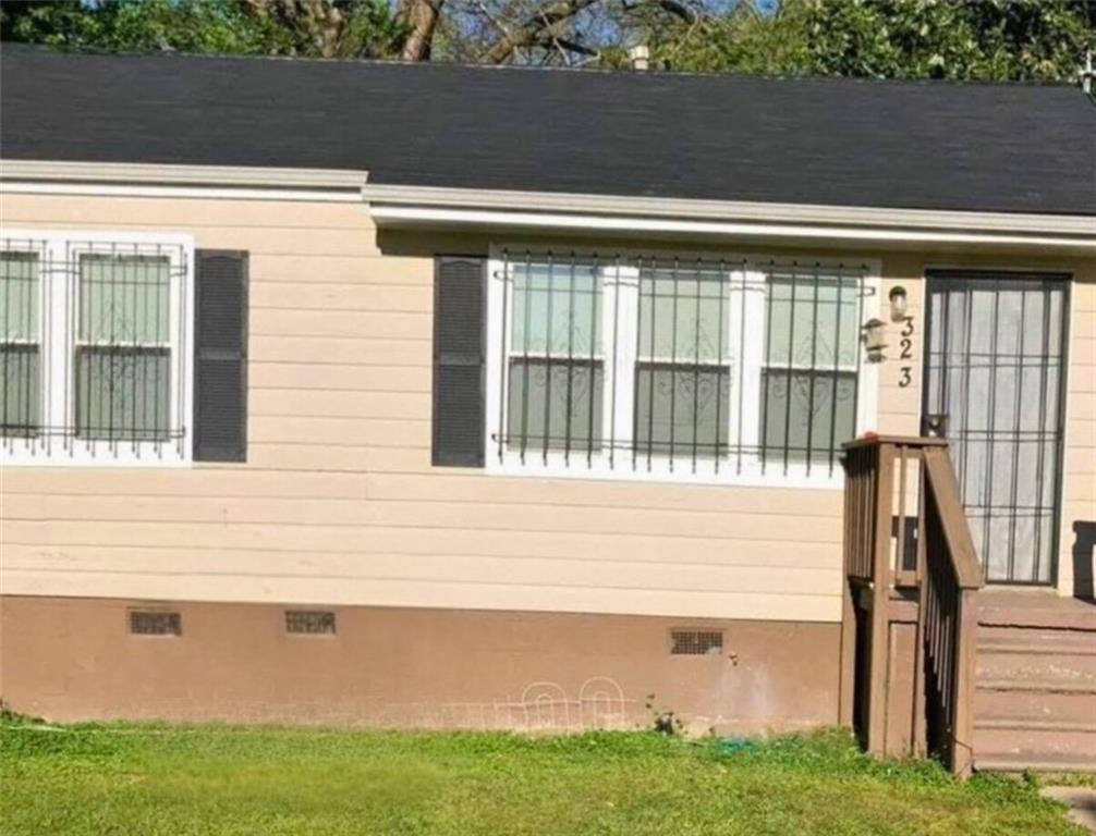 323 Camfield Court SW