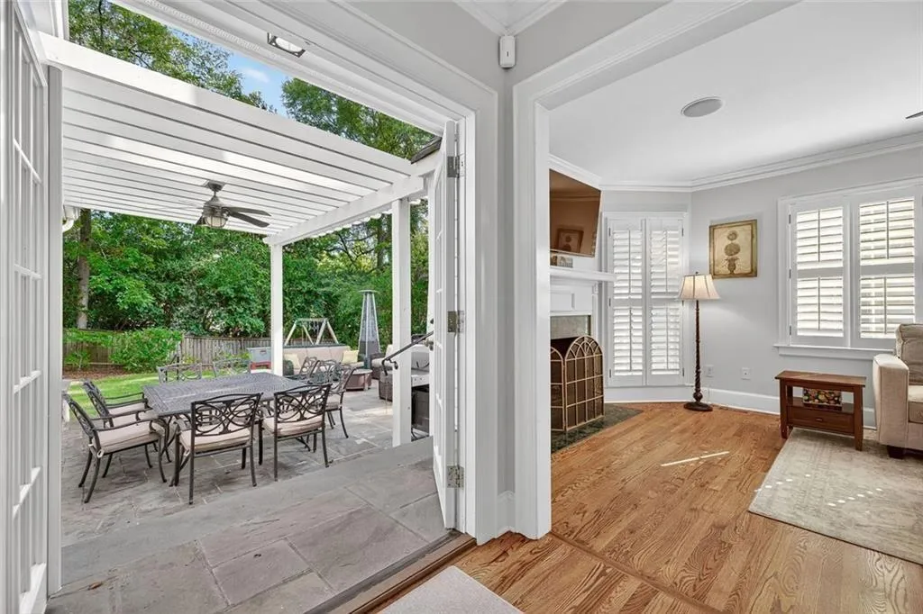 Atlanta, Georgia 30305, United States, 5 Bedrooms Bedrooms, ,3 BathroomsBathrooms,Residential,Active,206595