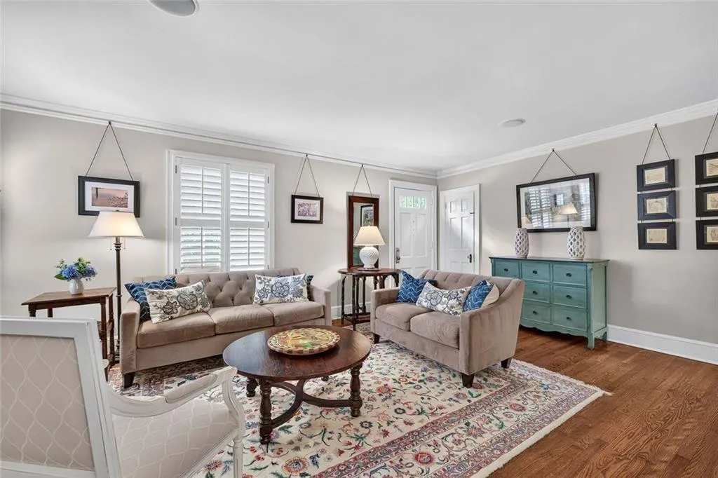 Atlanta, Georgia 30305, United States, 5 Bedrooms Bedrooms, ,3 BathroomsBathrooms,Residential,Active,206595