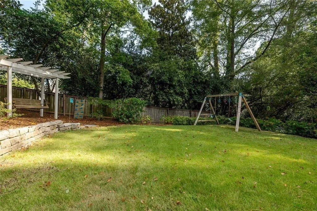 Atlanta, Georgia 30305, United States, 5 Bedrooms Bedrooms, ,3 BathroomsBathrooms,Residential,Active,206595