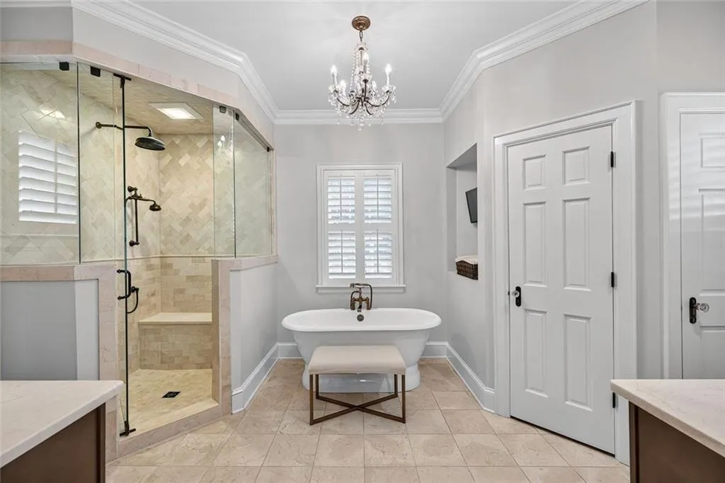 Atlanta, Georgia 30305, United States, 5 Bedrooms Bedrooms, ,3 BathroomsBathrooms,Residential,Active,206595