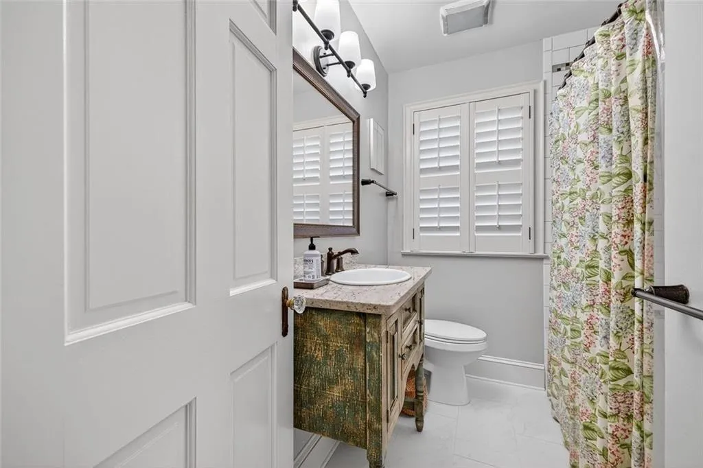 Atlanta, Georgia 30305, United States, 5 Bedrooms Bedrooms, ,3 BathroomsBathrooms,Residential,Active,206595