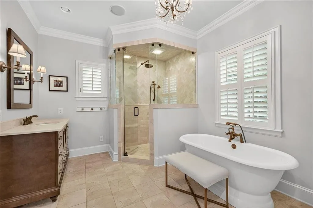 Atlanta, Georgia 30305, United States, 5 Bedrooms Bedrooms, ,3 BathroomsBathrooms,Residential,Active,206595