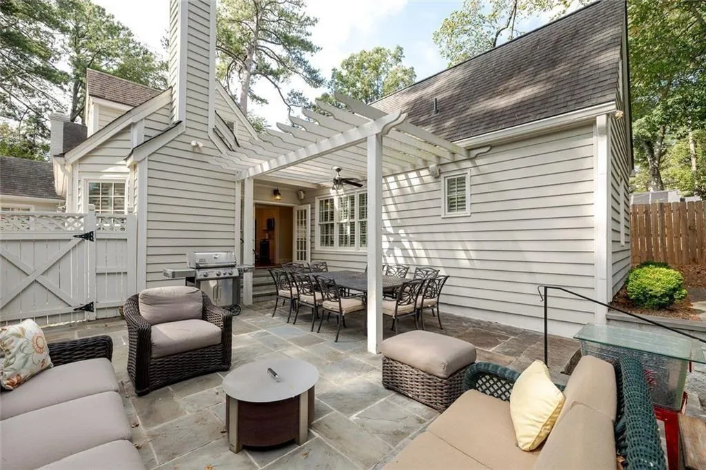 Atlanta, Georgia 30305, United States, 5 Bedrooms Bedrooms, ,3 BathroomsBathrooms,Residential,Active,206595