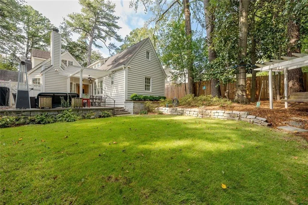 Atlanta, Georgia 30305, United States, 5 Bedrooms Bedrooms, ,3 BathroomsBathrooms,Residential,Active,206595