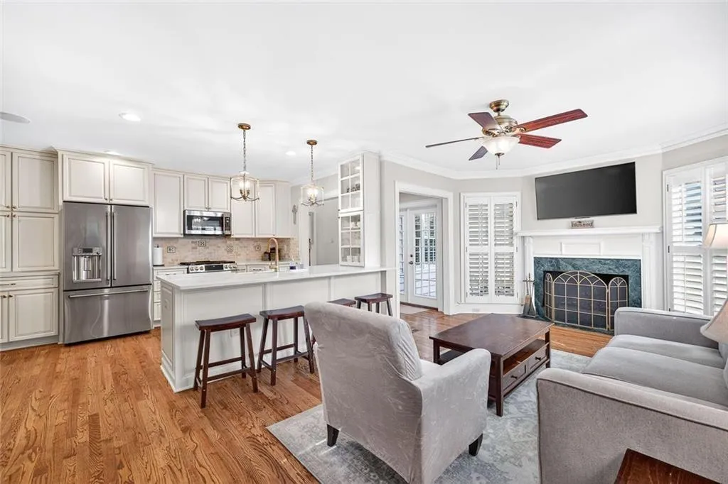 Atlanta, Georgia 30305, United States, 5 Bedrooms Bedrooms, ,3 BathroomsBathrooms,Residential,Active,206595