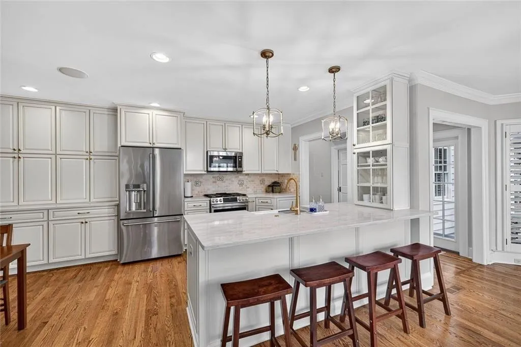 Atlanta, Georgia 30305, United States, 5 Bedrooms Bedrooms, ,3 BathroomsBathrooms,Residential,Active,206595