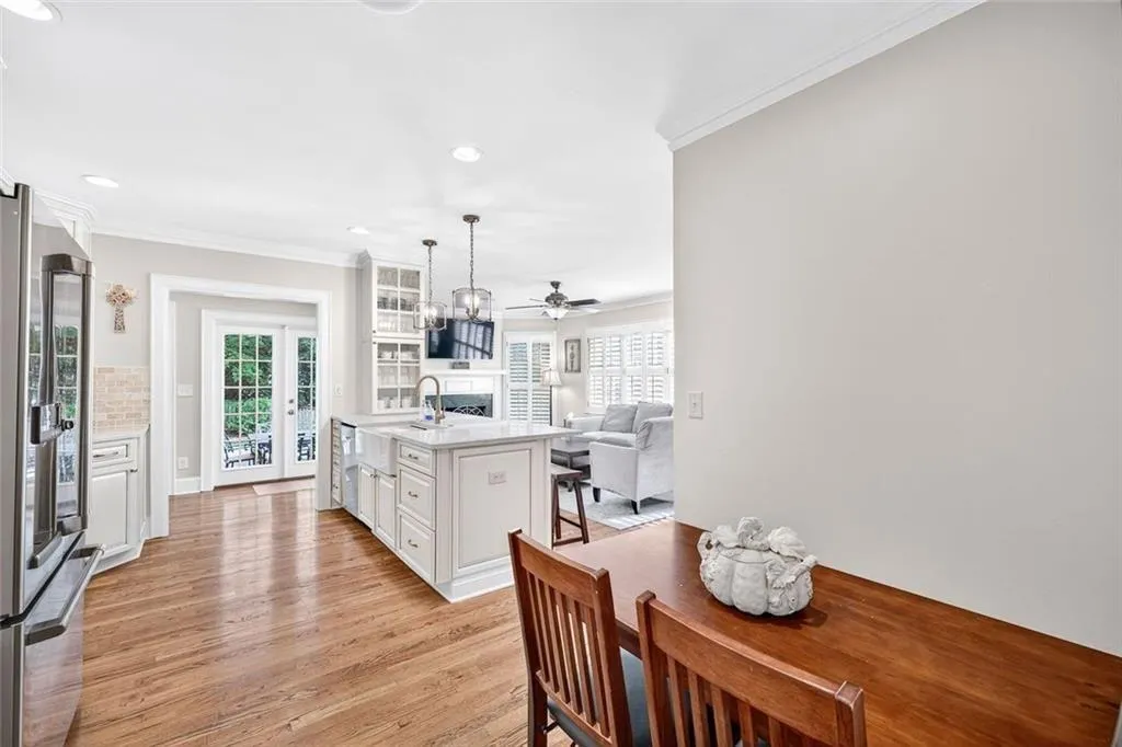 Atlanta, Georgia 30305, United States, 5 Bedrooms Bedrooms, ,3 BathroomsBathrooms,Residential,Active,206595