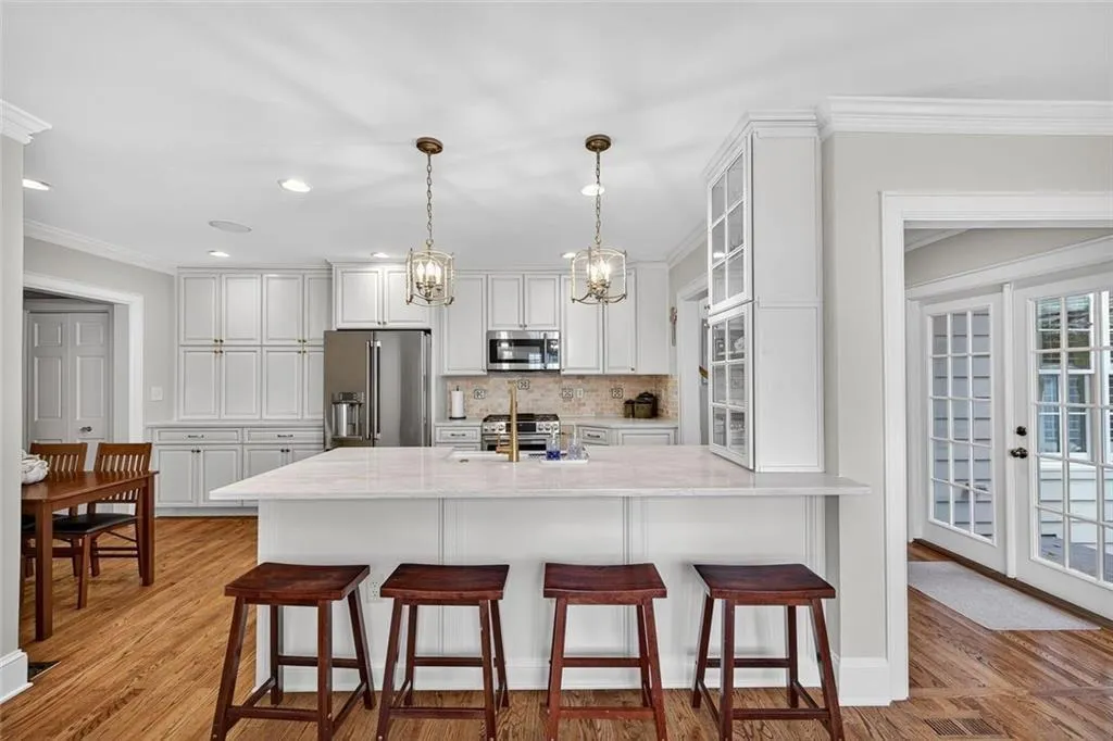 Atlanta, Georgia 30305, United States, 5 Bedrooms Bedrooms, ,3 BathroomsBathrooms,Residential,Active,206595