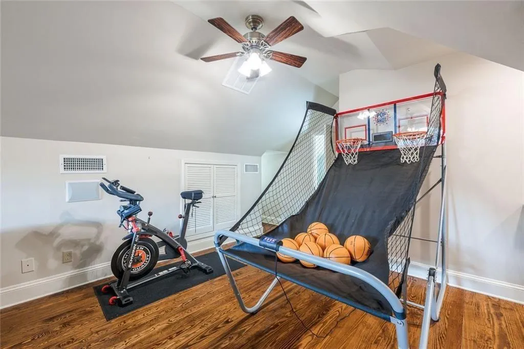 Atlanta, Georgia 30305, United States, 5 Bedrooms Bedrooms, ,3 BathroomsBathrooms,Residential,Active,206595