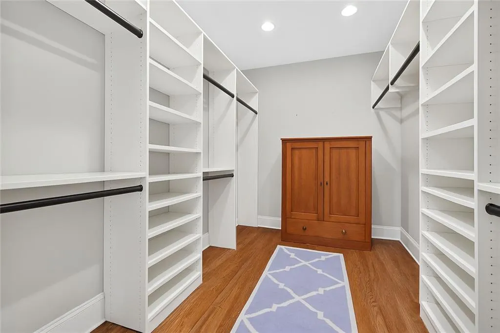 Atlanta, Georgia 30305, United States, 5 Bedrooms Bedrooms, ,3 BathroomsBathrooms,Residential,Active,206595