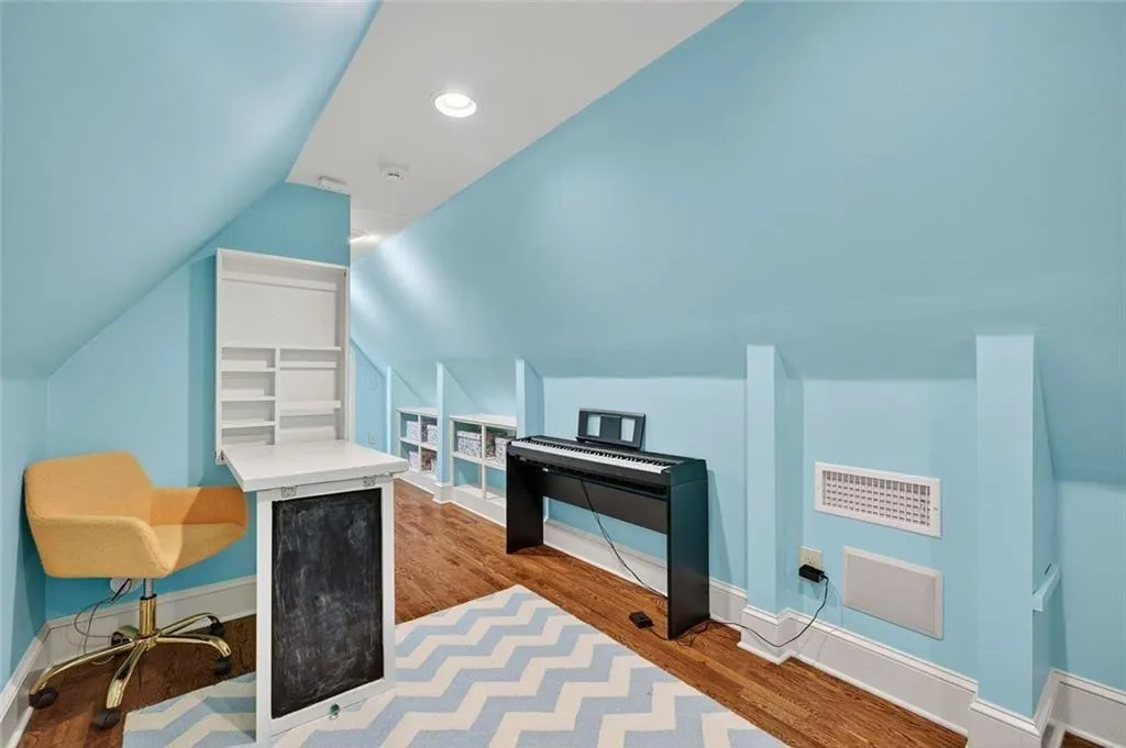 Atlanta, Georgia 30305, United States, 5 Bedrooms Bedrooms, ,3 BathroomsBathrooms,Residential,Active,206595