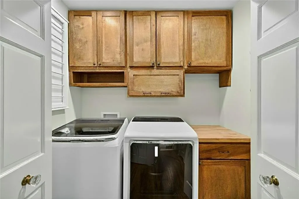 Atlanta, Georgia 30305, United States, 5 Bedrooms Bedrooms, ,3 BathroomsBathrooms,Residential,Active,206595