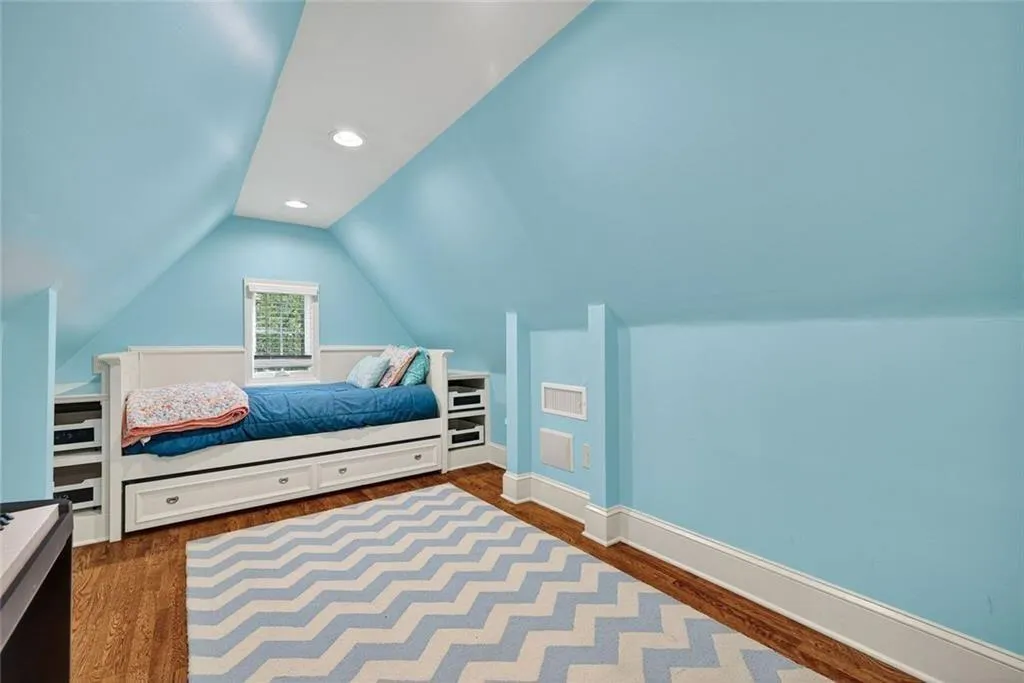 Atlanta, Georgia 30305, United States, 5 Bedrooms Bedrooms, ,3 BathroomsBathrooms,Residential,Active,206595