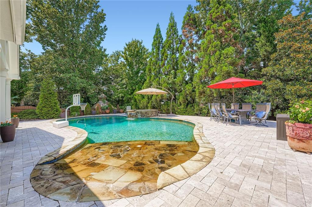 405 Dogwood Way
