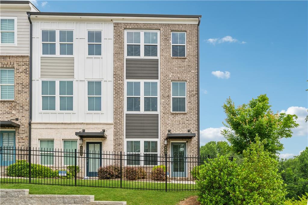 2631 Creekside Drive, Atlanta, Georgia image 1