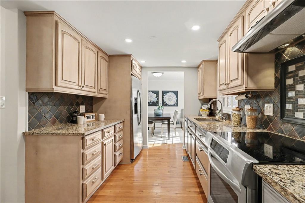 2820 Briarglen Dr