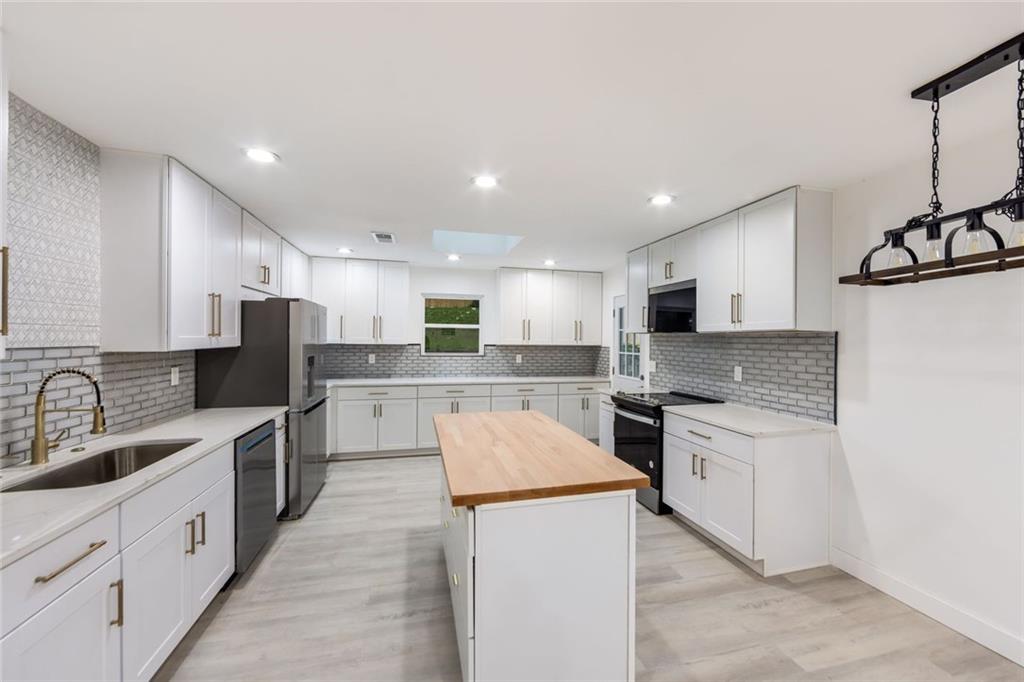 2715 Ellen Way