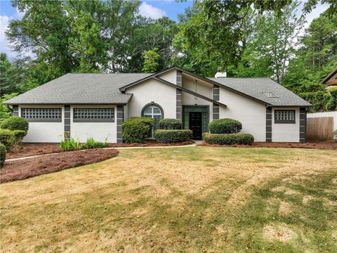 Homes For Sale - 5195 Forest Run Trace<br/> Alpharetta, GA 30022