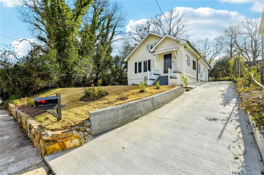 1382 Elizabeth Lane