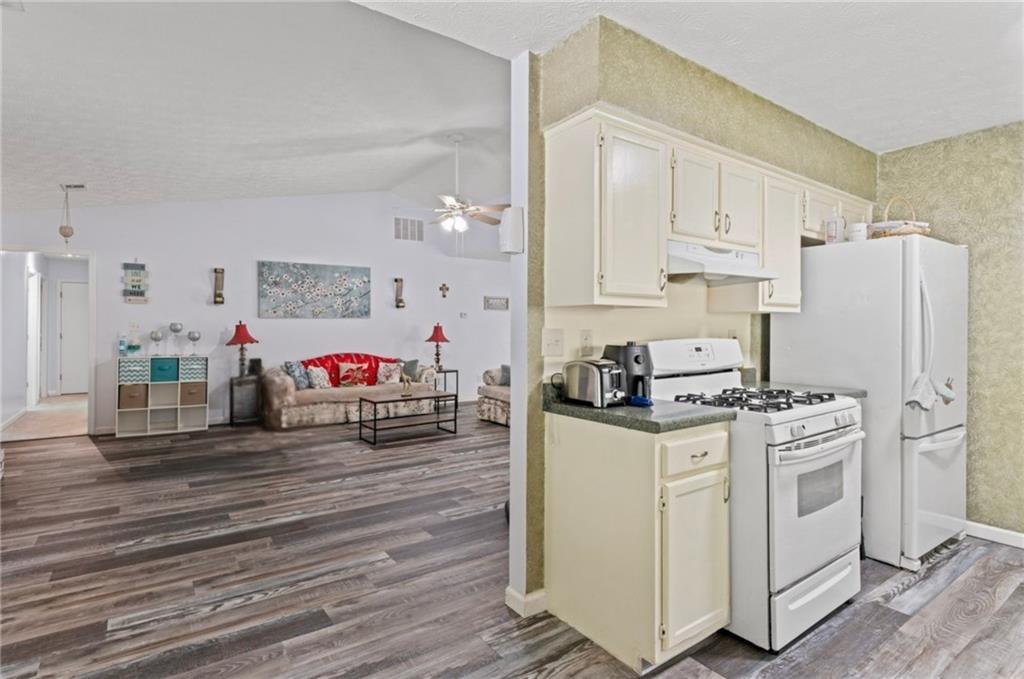 Emerald Hills - Residential