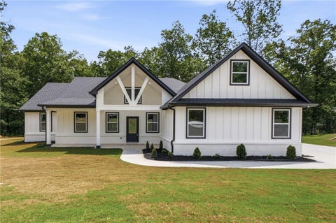 Homes For Sale - 1020 Oakridge Drive Dr<br/> Griffin, GA 30223