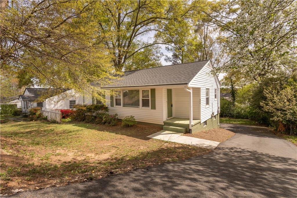 Mid-Century 2 BR/1 BA Ranch Just Minutes from the Historic Marietta Square! Recently renovated and redecorated, this cute Mid-
Century Frame Ranch with full unfinished basement offers In-town convenience. House has Hardwood Floors throughout. Enter off the front
porch into the Living Room & Large Dining “L” with hardwood floors. Kitchen with refinished pine floors, and maple cabinets, and all appliances! Off the hall are the front & rear bedrooms the NEWLY Renovated Bathroom, and a paneled flex space room,
perfect for an office or TV room. Full unfinished basement with plenty of storage and laundry connections. Private, level backyard; rear
stoop and concrete patio. Central HVAC, Updated Electrical, Updated Plumbing. Highly convenient in-town location just 2
blocks off the Historic Marietta Square, close to the “Big Chicken” on Cobb Parkway and I-75 at the South Marietta Parkway. Close to
county/city government offices, schools, shopping & nightlife. City of Marietta Schools – Park Street Elem; Marietta 6th Grade; Marietta
Middle; Marietta High School, a Georgia School of Excellence!
For REDUCED move in costs, talk to us about our Security Deposit Waiver Program! Enjoy the benefits of the Resident Benefits Package (RBP), tailored to your needs. Choose from our tiered pricing options, starting at just $25.99*/month. Your RBP may include: Liability insurance HVAC air filter delivery (for applicable properties) On-demand pest control And more! Contact us today to learn more about the RBP tiers and find the perfect fit for you. AVAILABLE NOW | SHOW: LOCKBOX VIEWING INSTRUCTIONS: Home is available to view, visit our website to schedule your viewing TODAY! https://ga.purepm.co All Applicants MUST meet our BASIC QUALIFICATIONS $250 admin fee per lease, once accepted Application Fee is $75 / Applicant (all occupants 18+ Must Apply) Application fees are non-refundable POLICIES PERTAINING TO PETS/ANIMALS Please note: PetScreening registration is a required part of the application process for ALL applicants. Note: PET RESTRICTION To help ensure ALL of our residents understand our pet and animal-related policies, we use a third-party screening service and require EVERYONE to complete a profile. This process ensures we have formalized pet and animal-related policy acknowledgments and more accurate records to create greater mutual accountability. If you need accommodation in another way, please contact your housing provider. When applying, you will be asked to complete a No Pet Profile. There is no ($0) charge to complete a No Pet Profile, which will complete your screening and review process. Completion of this process is required for your application to be considered complete. Applications received without a completed Profile will not be considered complete. Assistance Animal accommodations will be considered upon request, with no ($0) charge for the profile created for an Assistance Animal.