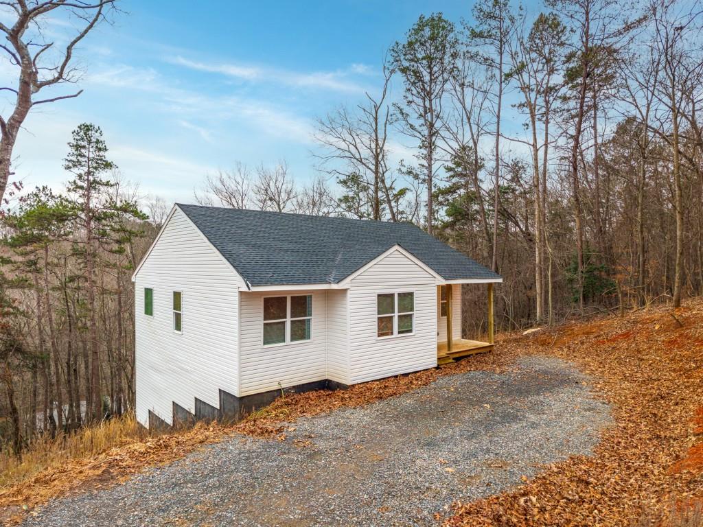 657 Summit Lane
