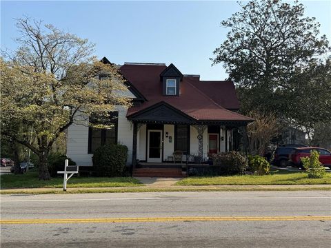 Homes For Sale - 41 W Campbellton Street<br/> Fairburn, GA 30213