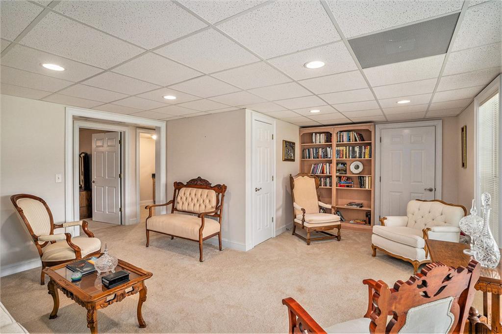 Hampton Manor - Residential
