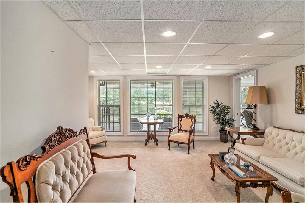 Hampton Manor - Residential