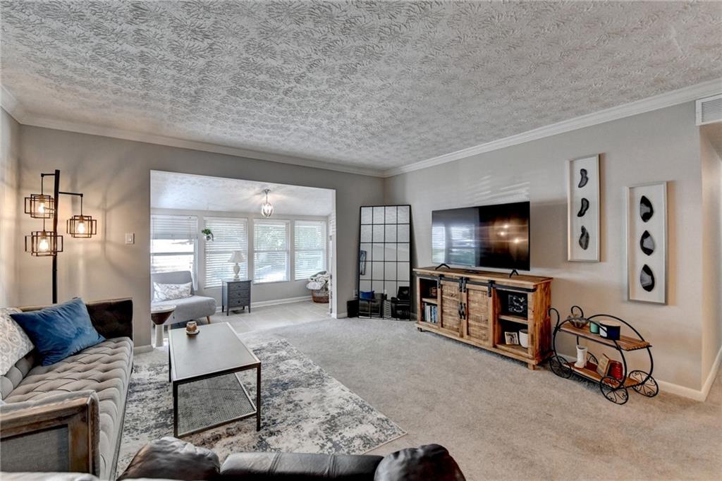 5149 Roswell Road 7