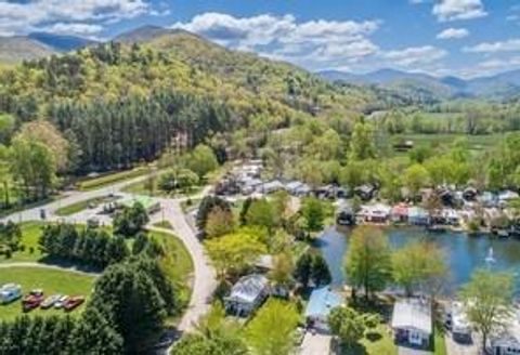 A home in Hiawassee