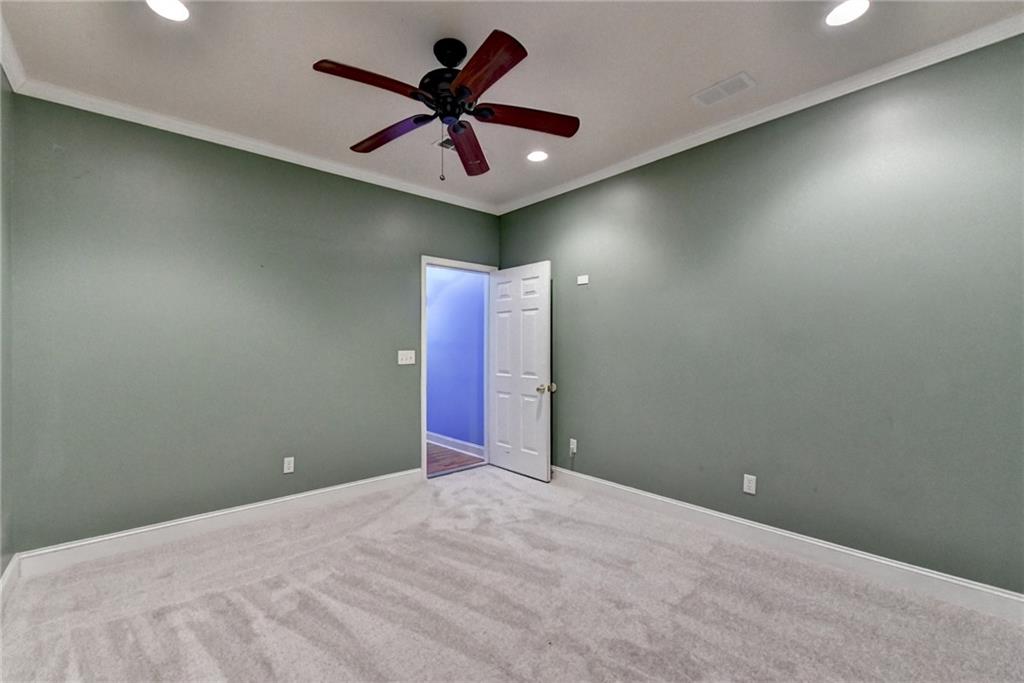 St.Charles /square - Residential