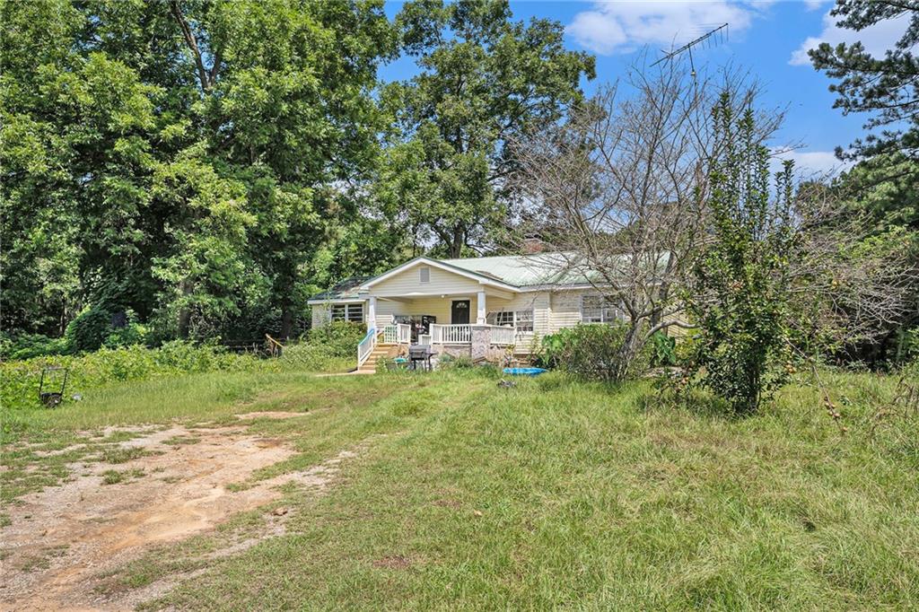 Endless Potential on 3 Acres in Jackson, GA!
Discover the opportunity to make this 3-bedroom, 2-bath home your own, nestled on a sprawling 3-acre lot in peaceful Jackson, Georgia. Whether you're an investor or a buyer with vision, this fixer-upper offers the perfect canvas to create your dream property.
Enjoy the tranquility of rural living while still being just a short drive to town, schools, and I-75 access. With a little TLC, this property can shine again — don’t miss your chance to unlock its full potential!
