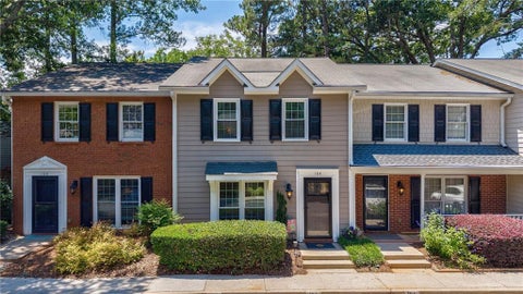 Condo For Sale - 104 Courtyard Terrace<br/> Roswell, GA 30075