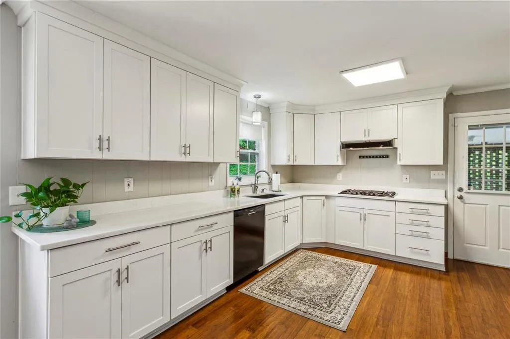 Mableton, Georgia 30126, United States, 3 Bedrooms Bedrooms, ,2 BathroomsBathrooms,Residential,Pending,123003