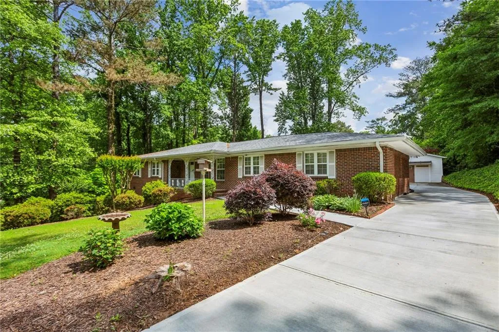 Mableton, Georgia 30126, United States, 3 Bedrooms Bedrooms, ,2 BathroomsBathrooms,Residential,Pending,123003