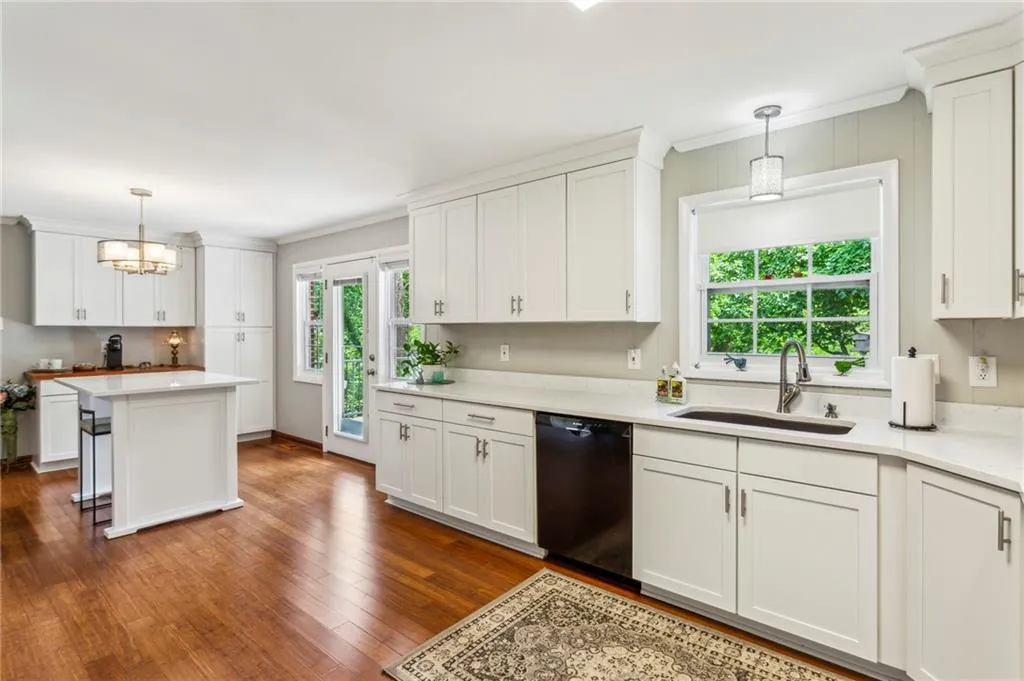 Mableton, Georgia 30126, United States, 3 Bedrooms Bedrooms, ,2 BathroomsBathrooms,Residential,Pending,123003