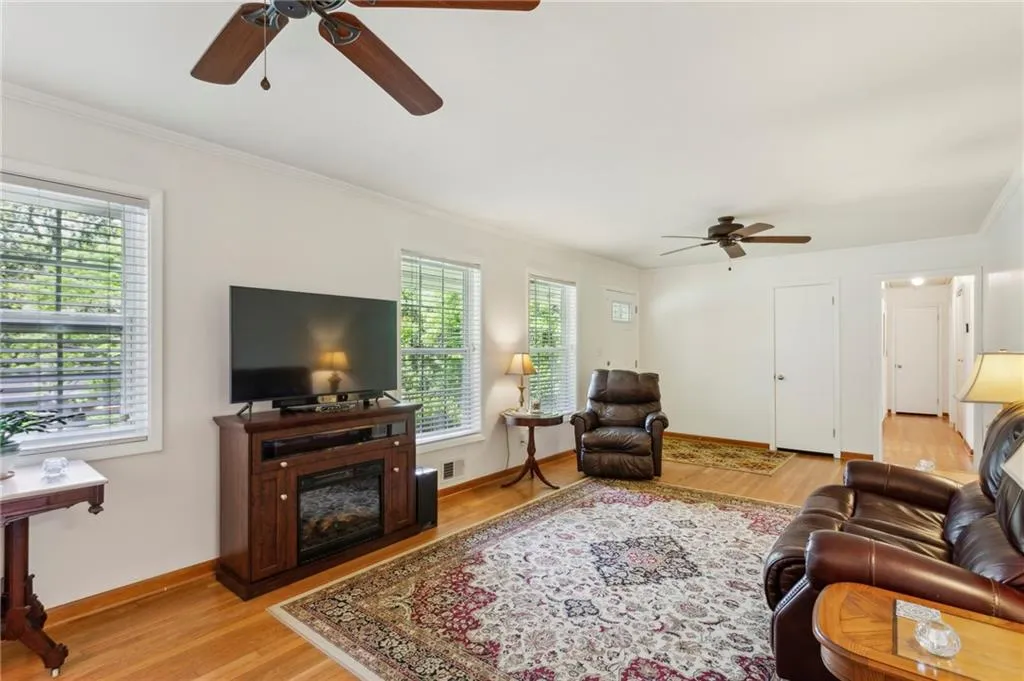 Mableton, Georgia 30126, United States, 3 Bedrooms Bedrooms, ,2 BathroomsBathrooms,Residential,Pending,123003