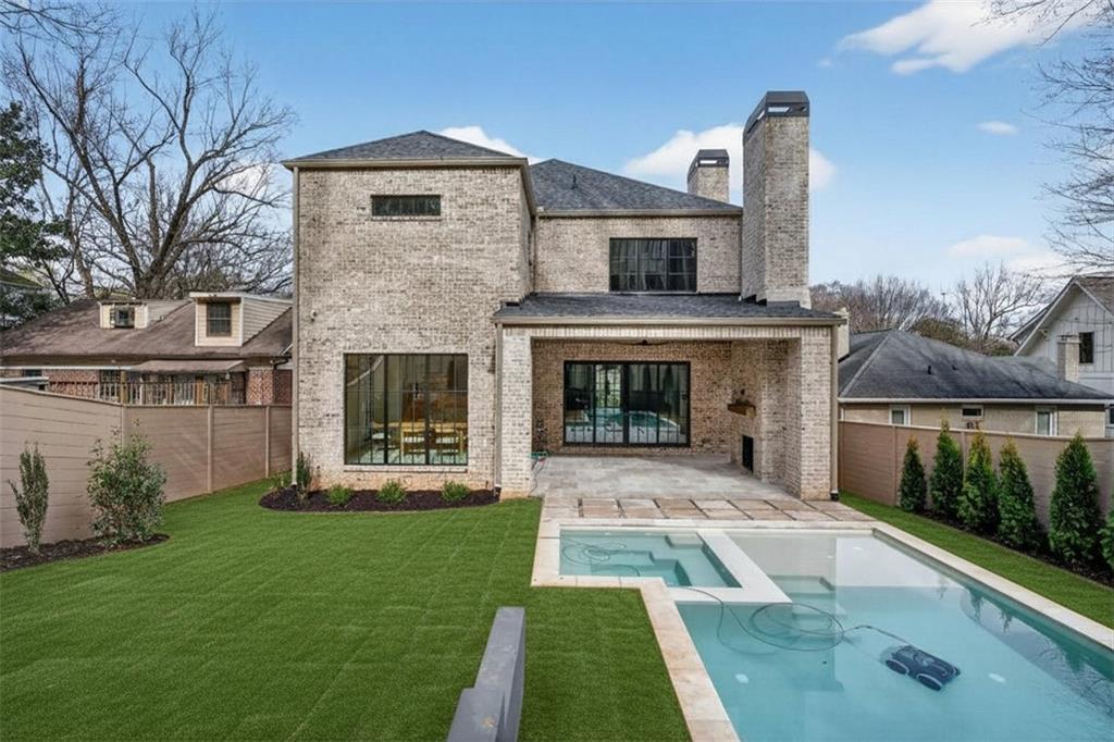 991 Courtenay Drive NE