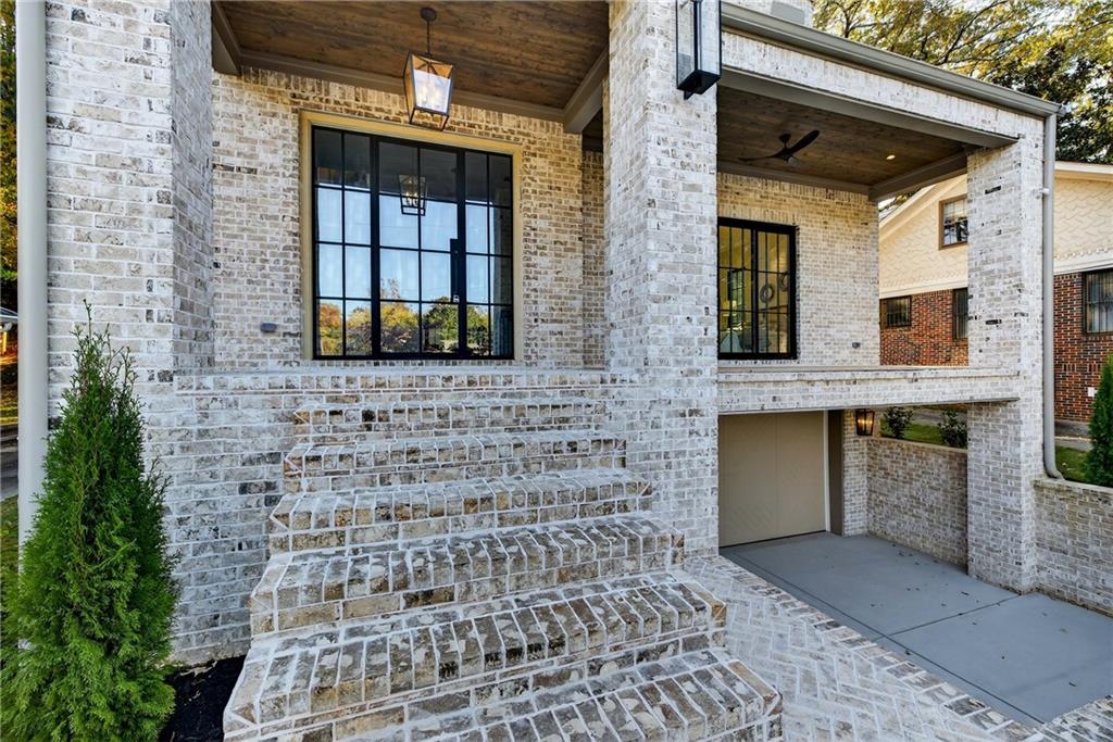 991 Courtenay Drive NE