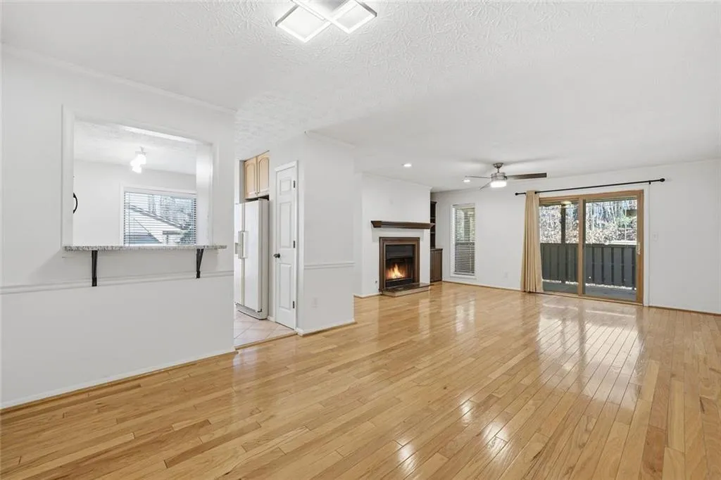 Atlanta, Georgia 30350, United States, 2 Bedrooms Bedrooms, ,2 BathroomsBathrooms,Residential,Active,254649