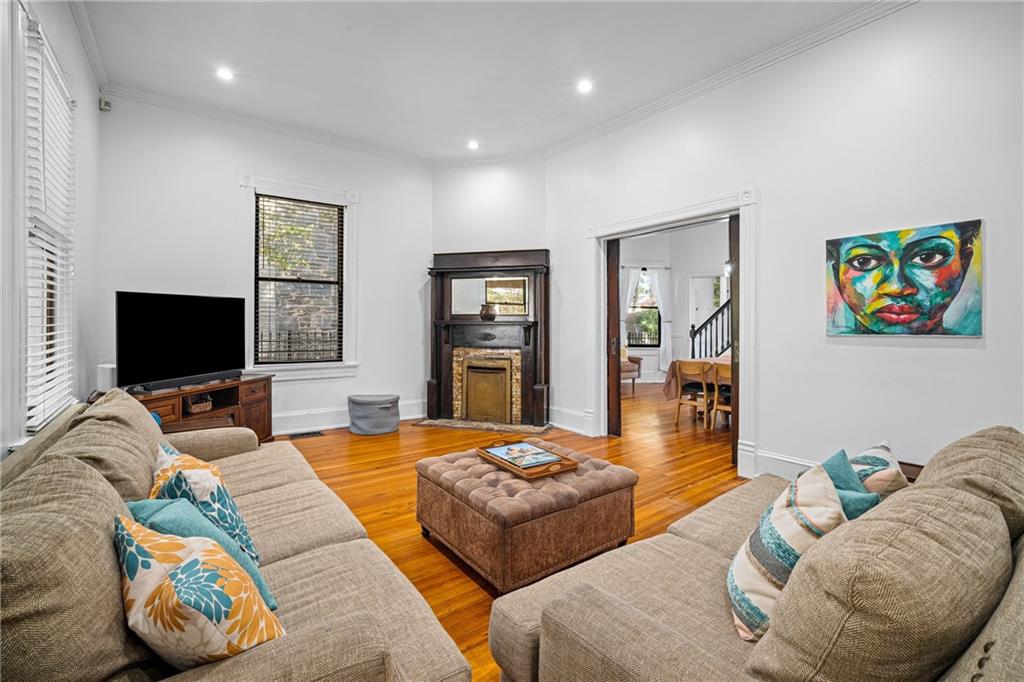 684 Peeples Street SW