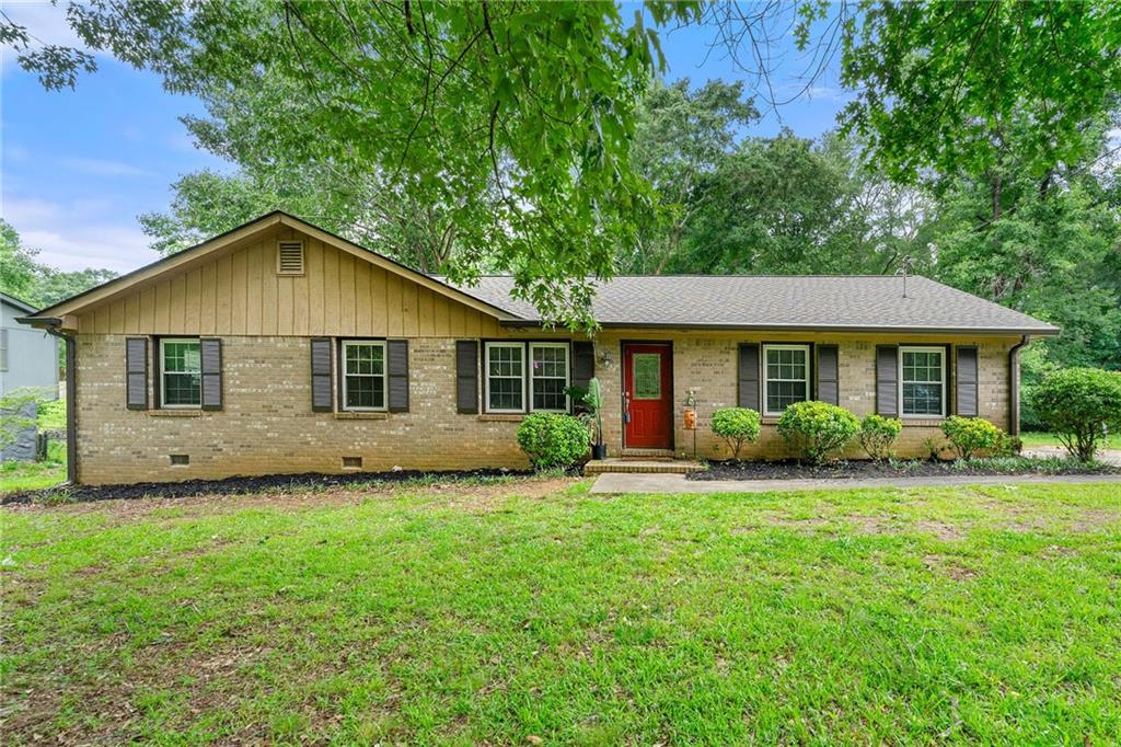 Charming Home in McDonough! Welcome to 165 Wellington Dr, a spacious 4-bedroom, 2-bathroom home boasting an open floor plan perfect for modern living. Featuring beautiful hardwood floors, abundant cabinet space, and a generous pantry, this home is full of potential! Enjoy the convenience of being just minutes from the vibrant McDonough Square, with plenty of shopping, dining, and entertainment options nearby. Located off Lake Dow Road, this property is a must-see! Don't miss out on this fantastic opportunity!