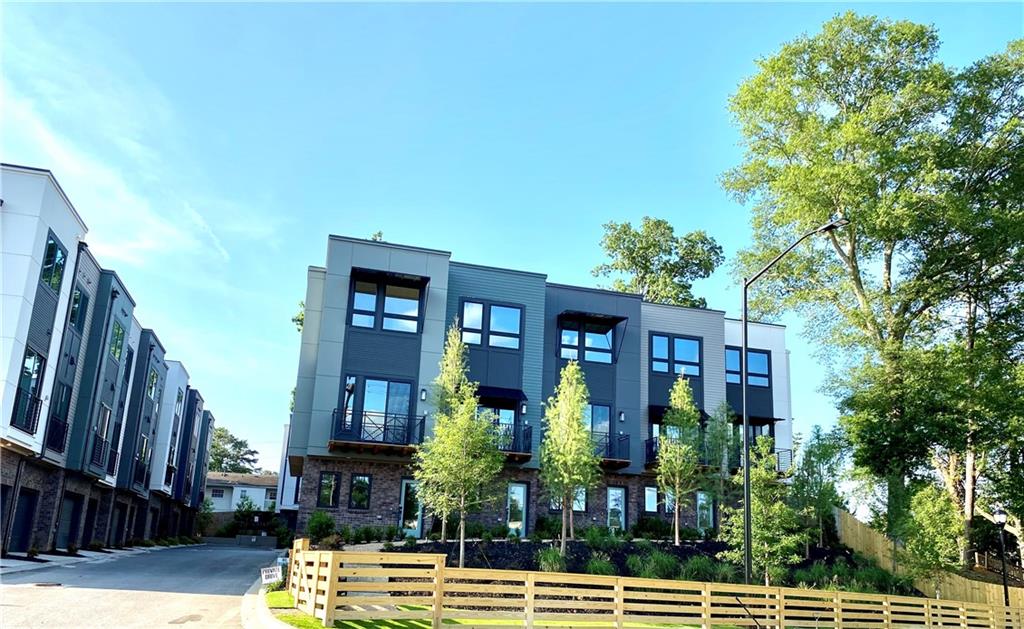 2199 Lenox Road NE 17